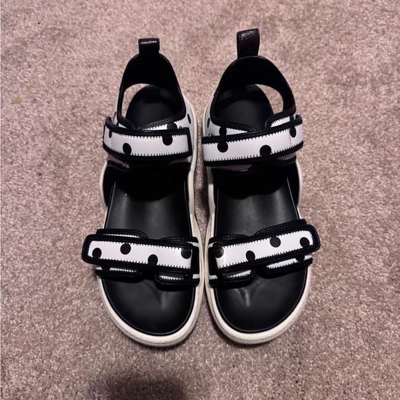 Women Louis Vuitton Black and White Sandals - Picture 1 of 4